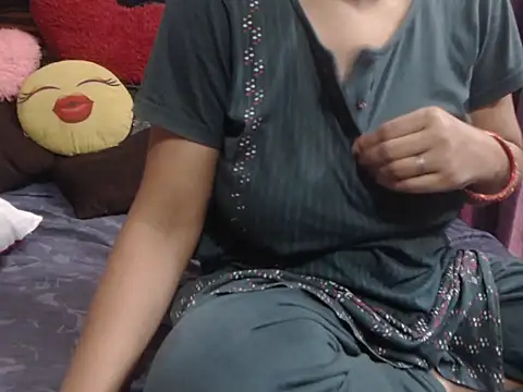 Snapshot of prettyindiandoll chatting on May 7, 3:56 am prettyindiandoll online show from May 7, 3:56 am