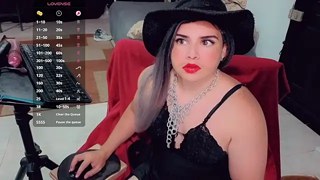 camyl93 online show from April 27, 10:19 pm