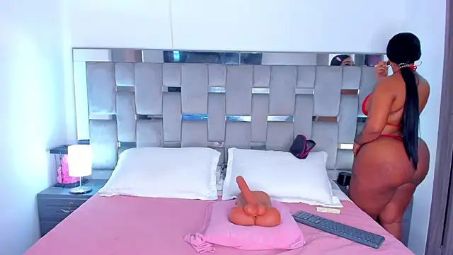 Cammiila online show from February 5, 2:00 pm