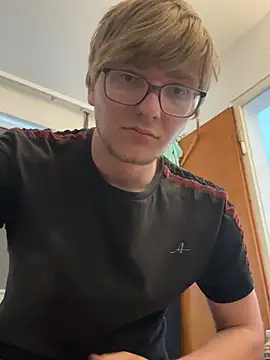 Sven132 online show from April 27, 5:22 pm