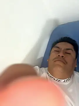 Snapshot of julius_semen chatting on January 16, 3:32 am julius semen online show from January 16, 3:32 am