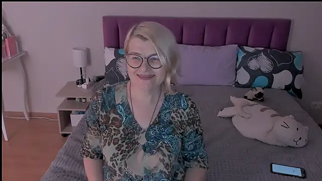 sabrinamacmarren online show from February 24, 6:15 pm