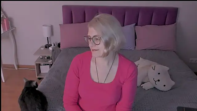 sabrinamacmarren online show from March 9, 7:15 pm