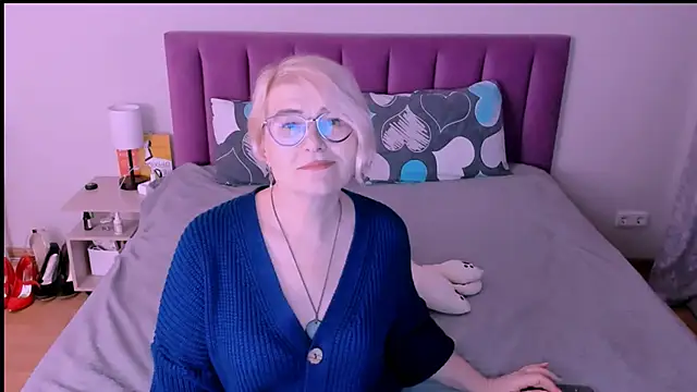 sabrinamacmarren online show from October 3, 7:00 pm