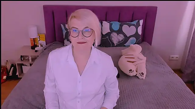 sabrinamacmarren online show from October 5, 12:25 pm