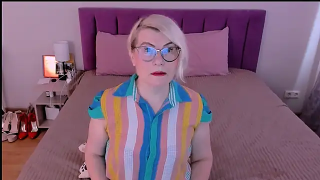 sabrinamacmarren online show from November 24, 9:53 am