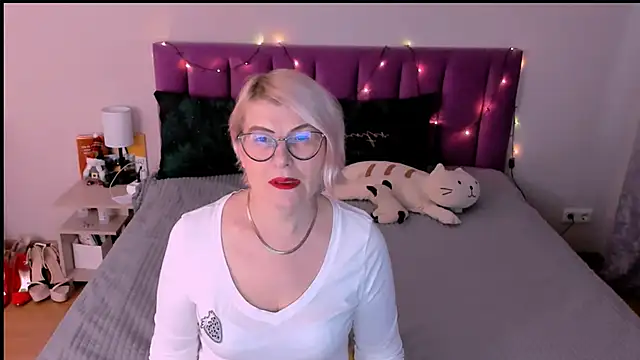 sabrinamacmarren online show from December 16, 11:59 am