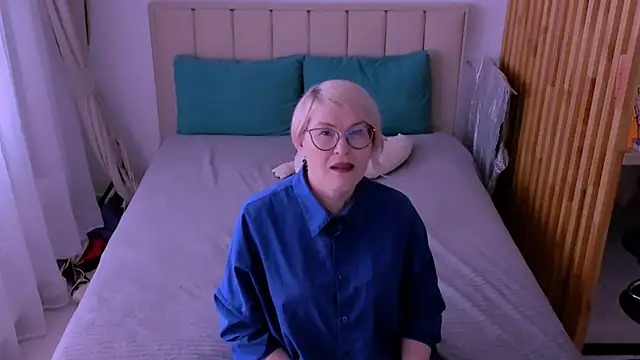 sabrinamacmarren online show from March 8, 9:35 am