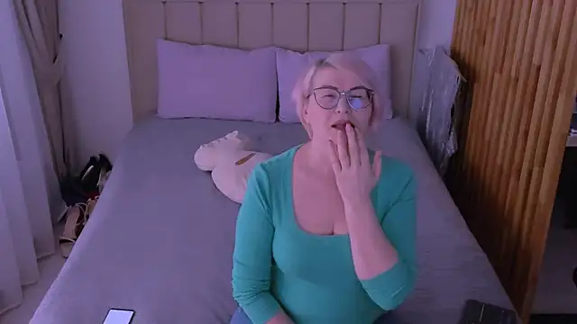 sabrinamacmarren online show from March 19, 7:56 am