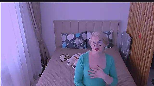 sabrinamacmarren online show from April 6, 1:23 pm