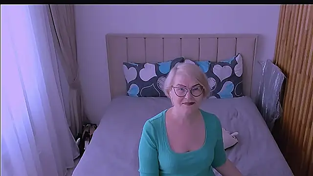 sabrinamacmarren online show from April 18, 10:19 am