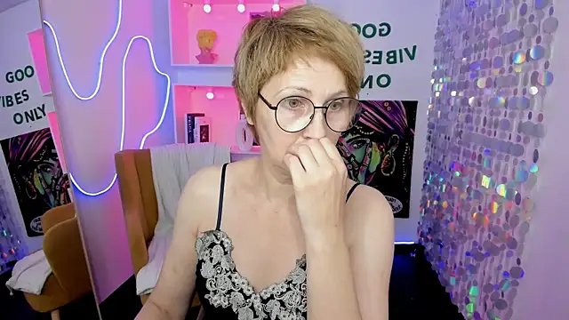 Paris Cherry online show from July 29, 5:55 pm