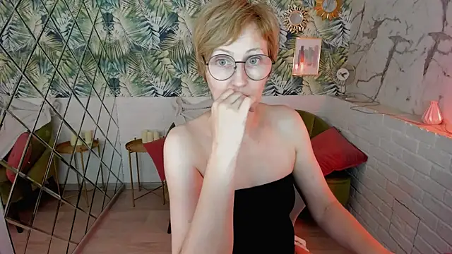 Paris Cherry online show from August 3, 6:11 pm