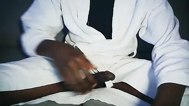 Snapshot of Blo95 chatting on February 11, 7:35 am Blo95 online show from February 11, 7:35 am