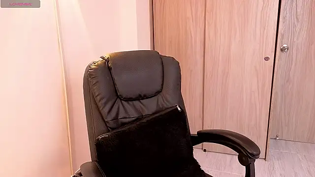 CRAZYBOYLOVE online show from February 15, 2:03 pm