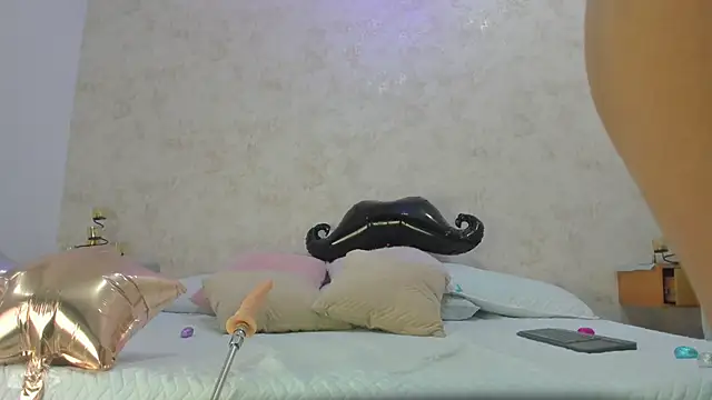 cristinapuerta  online show from March 21, 12:10 pm