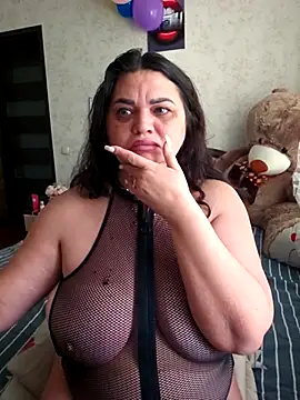 littleRikka online show from April 17, 6:05 am