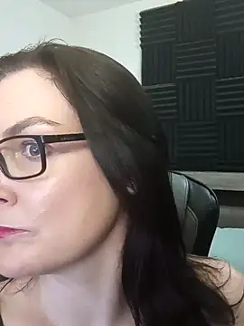 DesreRose online show from April 27, 8:29 pm