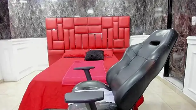 Imyourdirtymilf online show from October 8, 7:55 pm