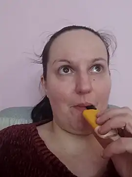 BustyLadyAlma online show from April 19, 6:46 am