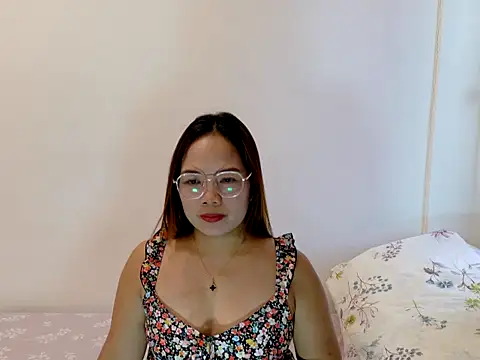 BURBERRY69 online show from May 8, 6:52 am