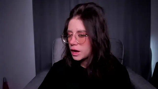 HazelKush online show from February 6, 9:18 pm