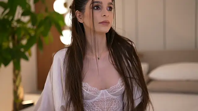 DoviaClaire online show from December 19, 7:59 am