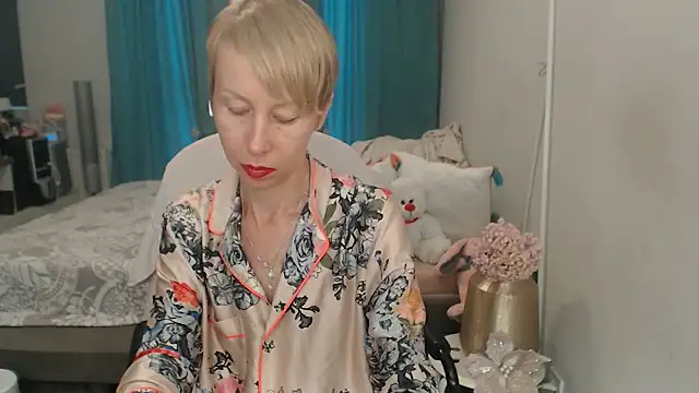 Snapshot of LuxuryNika chatting on July 2, 1:39 pm LuxuryNika online show from July 2, 1:39 pm