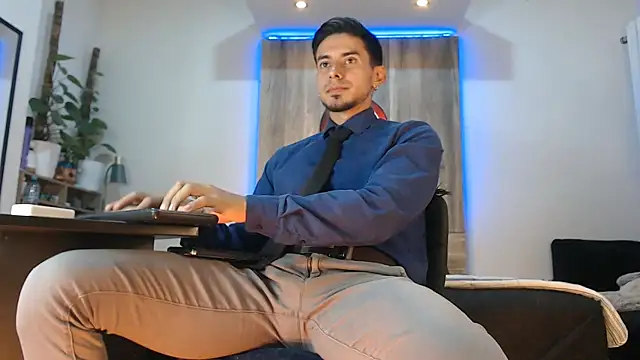Andrew 4  online show from April 29, 3:43 am