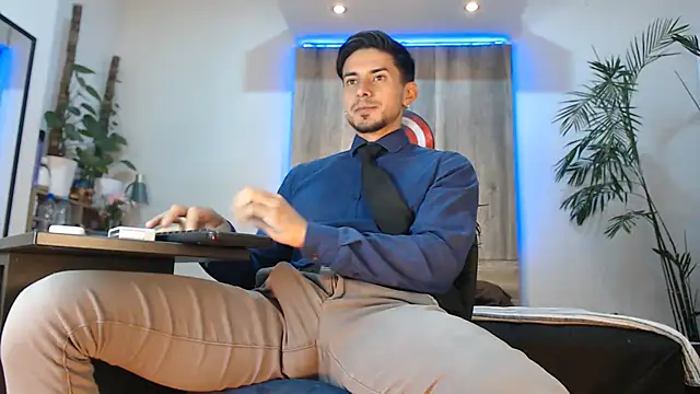 Andrew 4  online show from May 13, 2:31 am