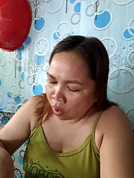Snapshot of XXLorie_02 chatting on June 19, 11:52 pm XXLorie 02 online show from June 19, 11:52 pm