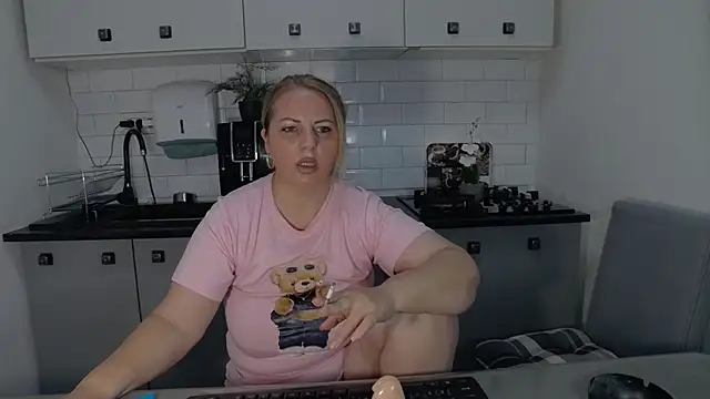 erikaerika online show from September 22, 7:43 am