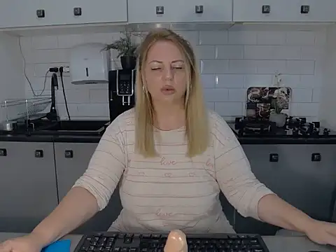 erikaerika online show from September 23, 7:11 am