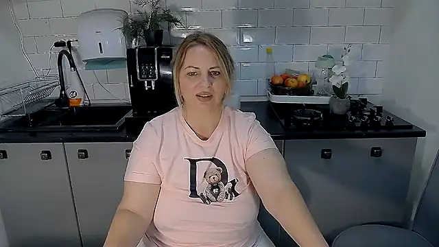 erikaerika online show from October 8, 9:18 am