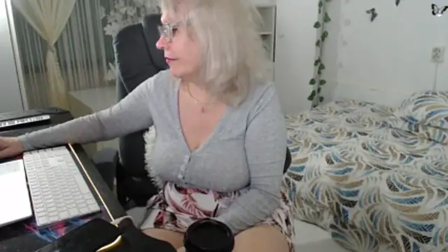 Ghertrude52 online show from March 27, 4:51 am