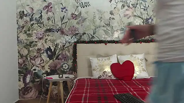 RoseDiamond06 online show from December 21, 1:29 pm