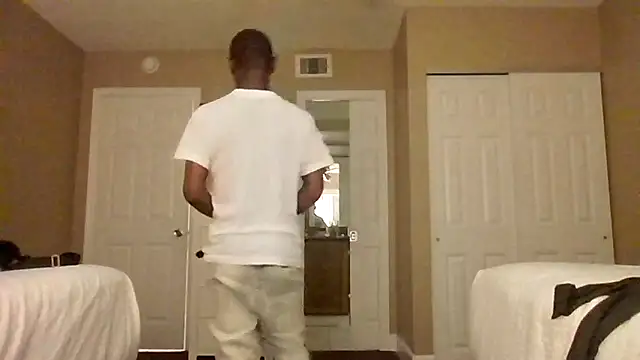 MrRuddeebony online show from April 26, 9:29 am