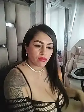 Snapshot of chelaqueen_ chatting on June 10, 7:13 pm chelaqueen online show from June 10, 7:13 pm