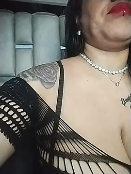 Snapshot of chelaqueen_ chatting on June 11, 3:15 am chelaqueen online show from June 11, 3:15 am