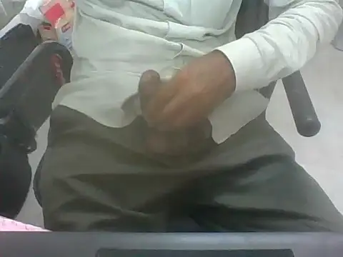 Snapshot of lltstr52 chatting on March 27, 7:58 am lltstr52 online show from March 27, 7:58 am