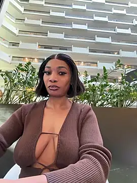   Nessa   online show from December 19, 3:30 pm