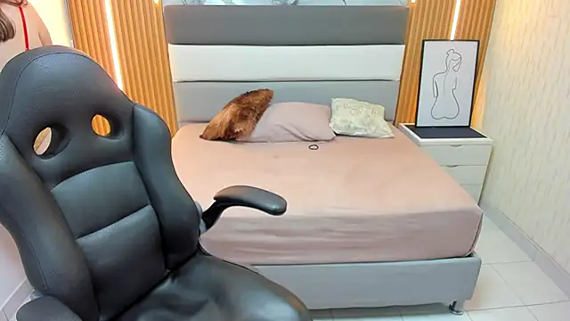 LEYNABRAUN online show from November 29, 12:30 pm