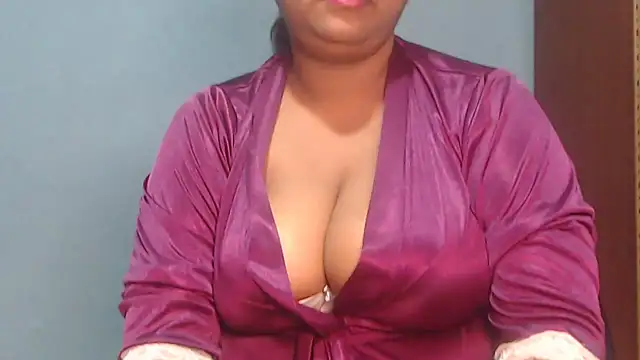Snapshot of naughtyboobs38dd chatting on June 18, 4:44 pm naughtyboobs38dd online show from June 18, 4:44 pm
