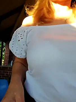 Snapshot of elacoquette chatting on September 21, 3:13 pm elacoquette online show from September 21, 3:13 pm