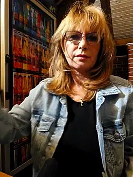 Snapshot of elacoquette chatting on September 22, 3:19 am elacoquette online show from September 22, 3:19 am