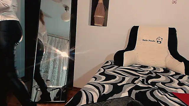 Snapshot of elacoquette chatting on October 3, 12:51 am elacoquette online show from October 3, 12:51 am