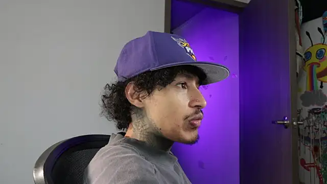 trieone online show from April 16, 2:18 pm