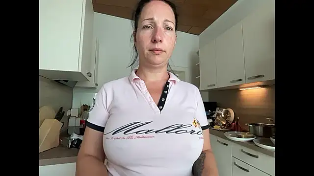 Snapshot of Viola_Beck chatting on June 26, 8:30 am Viola Beck online show from June 26, 8:30 am