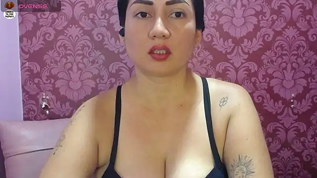 juliana diaz online show from April 17, 11:24 am