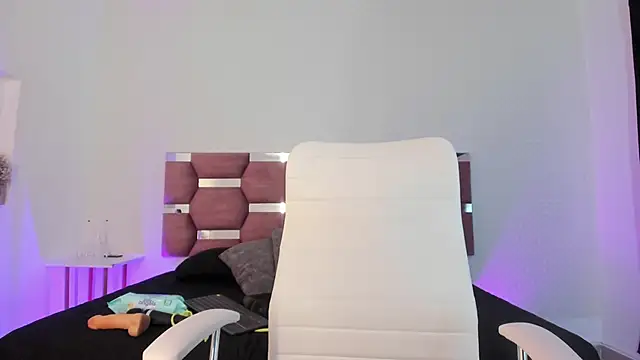 AlondraDiossa03 online show from March 8, 10:45 pm